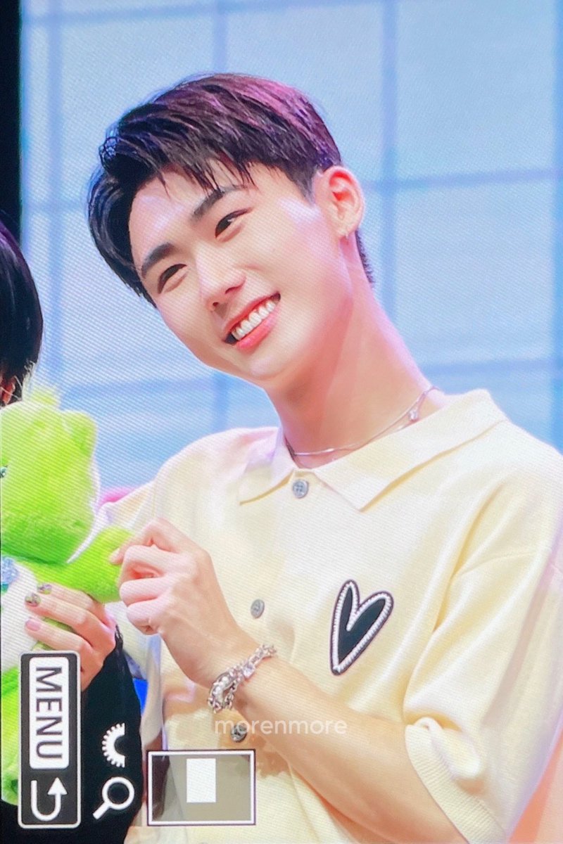 morenmore413's tweet photo. 231001 대만 쇼케이스 종형

헤헤 👼🏻💝 

#종형 #DKZ #JONGHYEONG 
#나인투식스 #NINEtoSIX #9to6 https://t.co/BucUTmJsPD