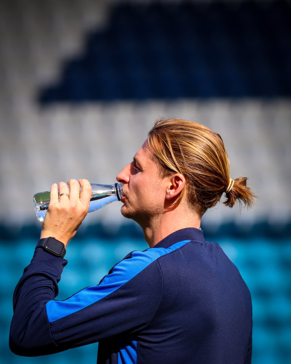 fc_zuerich's tweet photo. Platzbesichtigung in Luzern 🏟️

#LUZFCZ #fcz #NieUsenandGah https://t.co/KosCsWq18b