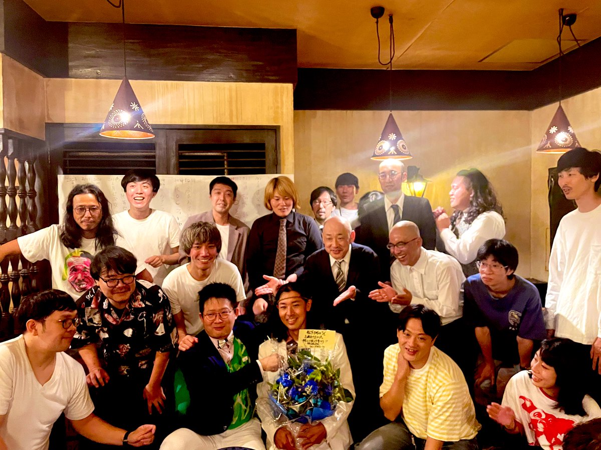 OotakaC's tweet photo. ぶっこみらいぶ松下ひものラストスペシャル「さよならなんて言わないで〜」
皆さんのネタ全部面白く、松ひもさんの歴史を紐解くコーナーも最高だった。
愛にあふれた、とっても明るい、でも最後だけちょっぴり涙な、素敵っくすなライブでした。
#松下ひもの
#vinecafe
#ぶっこみらいぶ vol.68 https://t.co/EDhG2IReVT