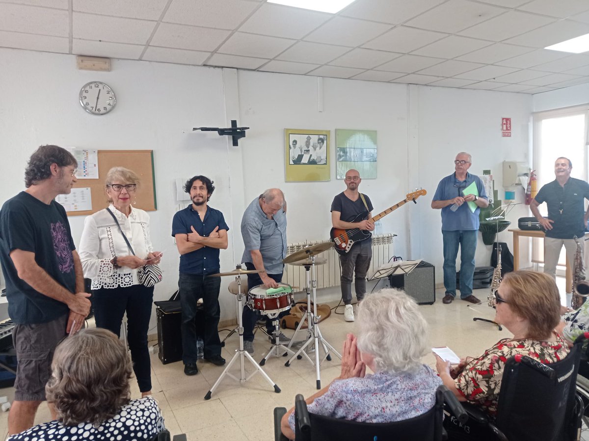 FPSFA's tweet photo. Avui, Dia Internacional de la Gent Gran, al CR Montseny, hem pogut gaudir del sextet Amics del Jazz 🎷, gràcies a la col·laboració amb la Fundació la Calàndria dins, del seu projecte: Música per tothom.

Moltes gràcies!! 👏

#GentGran
#DiaInternacionalGentGran
#MusicaPerTothom https://t.co/9qsDWmqRxh