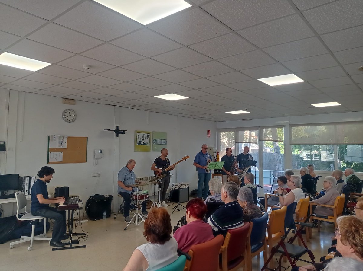 FPSFA's tweet photo. Avui, Dia Internacional de la Gent Gran, al CR Montseny, hem pogut gaudir del sextet Amics del Jazz 🎷, gràcies a la col·laboració amb la Fundació la Calàndria dins, del seu projecte: Música per tothom.

Moltes gràcies!! 👏

#GentGran
#DiaInternacionalGentGran
#MusicaPerTothom https://t.co/9qsDWmqRxh