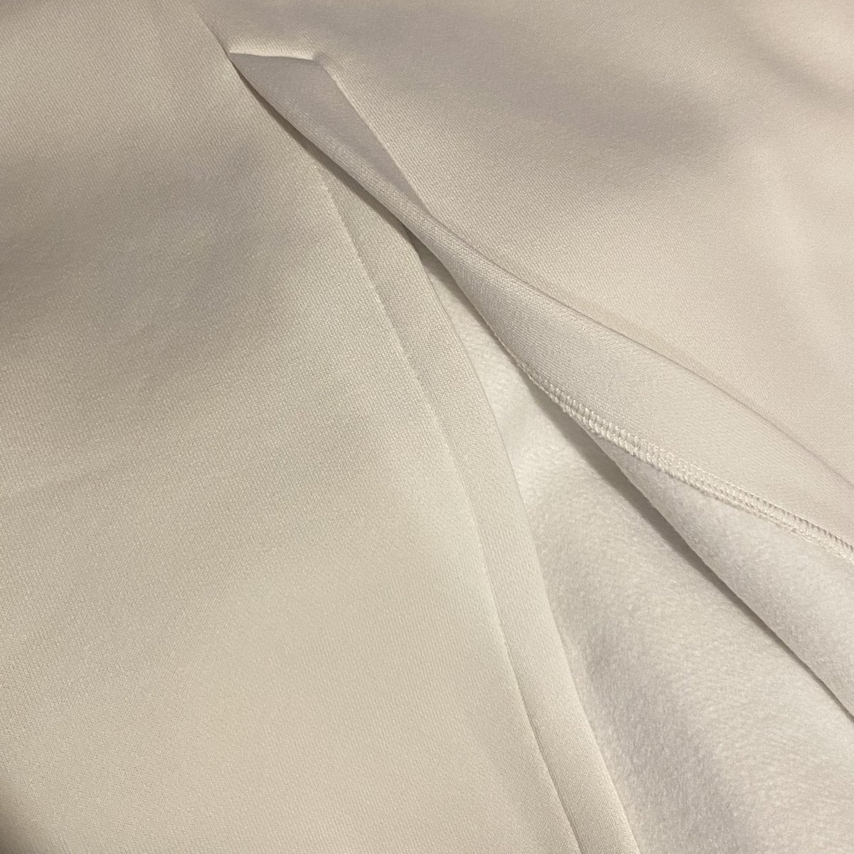 GUのヘビーウェイトスウェットオーバーサイズプルオーバー、もちっとした生地に、裏地はふかふかで本当に着心地最高🫠🤍セットアップのロングスカートは、後ろにスリットが入ってるからダボっとしすぎない🫶🏻#PR #GU