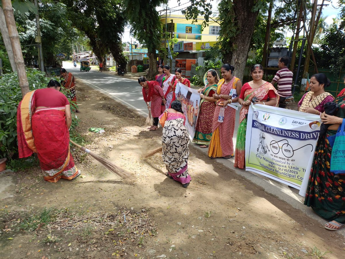 A special cleanliness Drive organised by ALF MEMBERS, all TULM staffs in presence of Deputy CEO sir and Vice chairman sir under Teliamura Municipal council to celebrate 'swachhata Hi Seva'
 #SwacchBharatAbhiyan @Day Nulm #SwacchataHiSeva 
@SULMTRIPURA