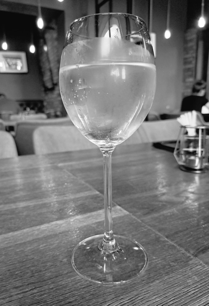 Anjo7979's tweet photo. 🍷🥂
#myphoto #photographylovers #photooftheday #travelphotography #blackandwhitephotography #monochrome #bandw #poland #cydr https://t.co/i9P84L5EmR