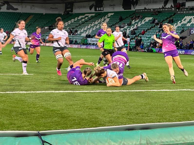 sarriessupport's tweet image. Some match action shots from Lboro Lightning 🆚 @SaracensWomen.

Think @leanneriley189 may have spotted the camera!

Tries:
Penalty Try
Sophie Tansley 
@sydneygregson 
@grace__moore 
@leanneriley189

Jemma-Jo Linkins 3
Penalty Try 1 

📸 @DavidLoxhd ⚫️🔴 #SarriesFamily