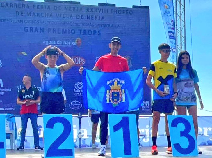 aminazmani's tweet image. Mi enhorabuena al joven melillense Imad Chami Ahmed que, con tan solo 16 años, se ha hecho con el triunfo🥇 de la III Carrera Feria Nerja 2023. 
👉🏼10km en en tan solo 35'min🏃🏽!! 

Enhorabuena campeón!! Merece nuestro reconocimiento por este logro y llevar el nombre de Melilla a…
