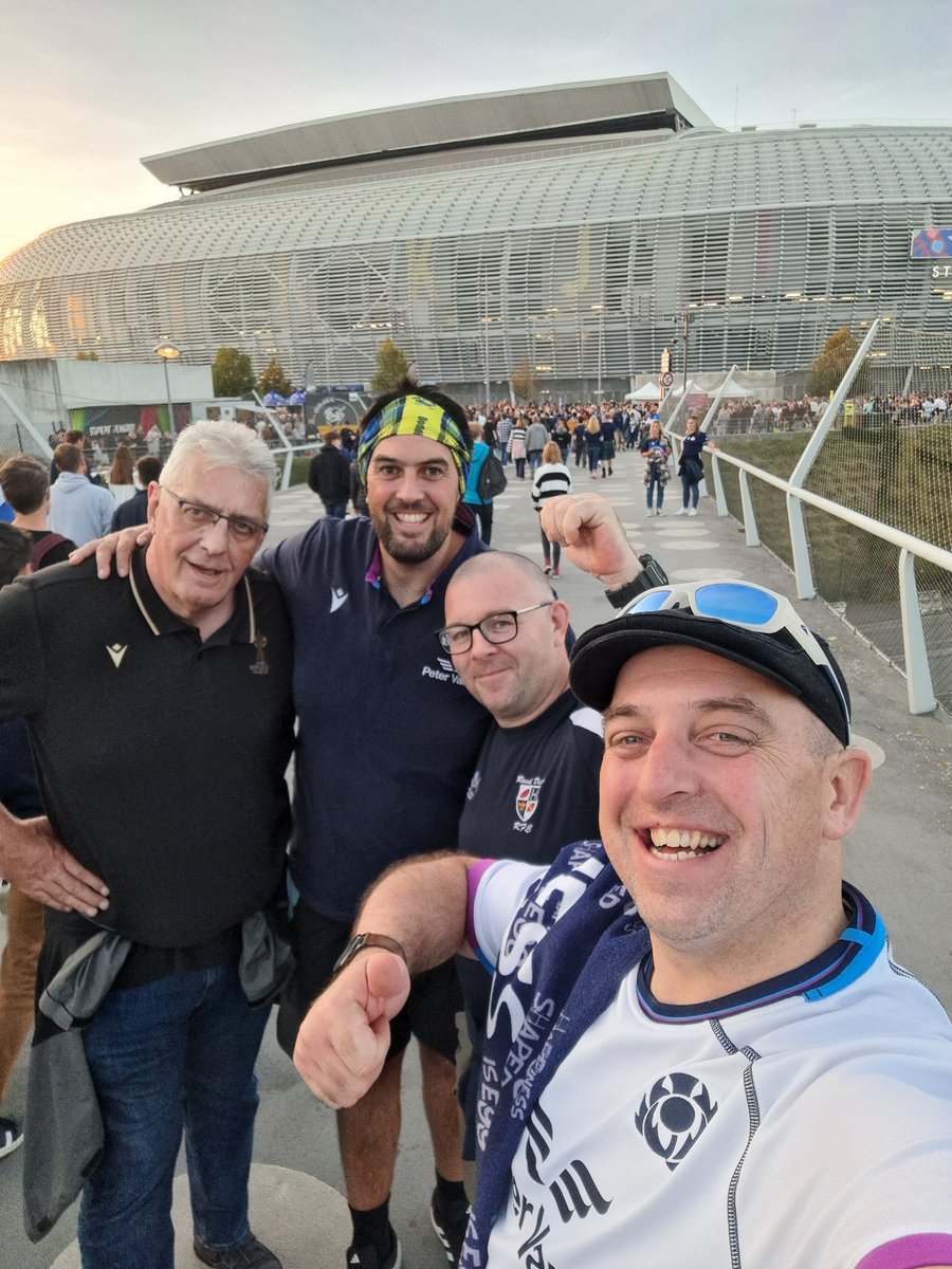 happyeggshaped's tweet photo. Old friends & news pals...
Happiness is Egg Shaped in Lille
#SCOvROM
@Scotlandteam v @RugbyRomania
@rugbyworldcup @fyb_rugby https://t.co/PQIA8VrIhc