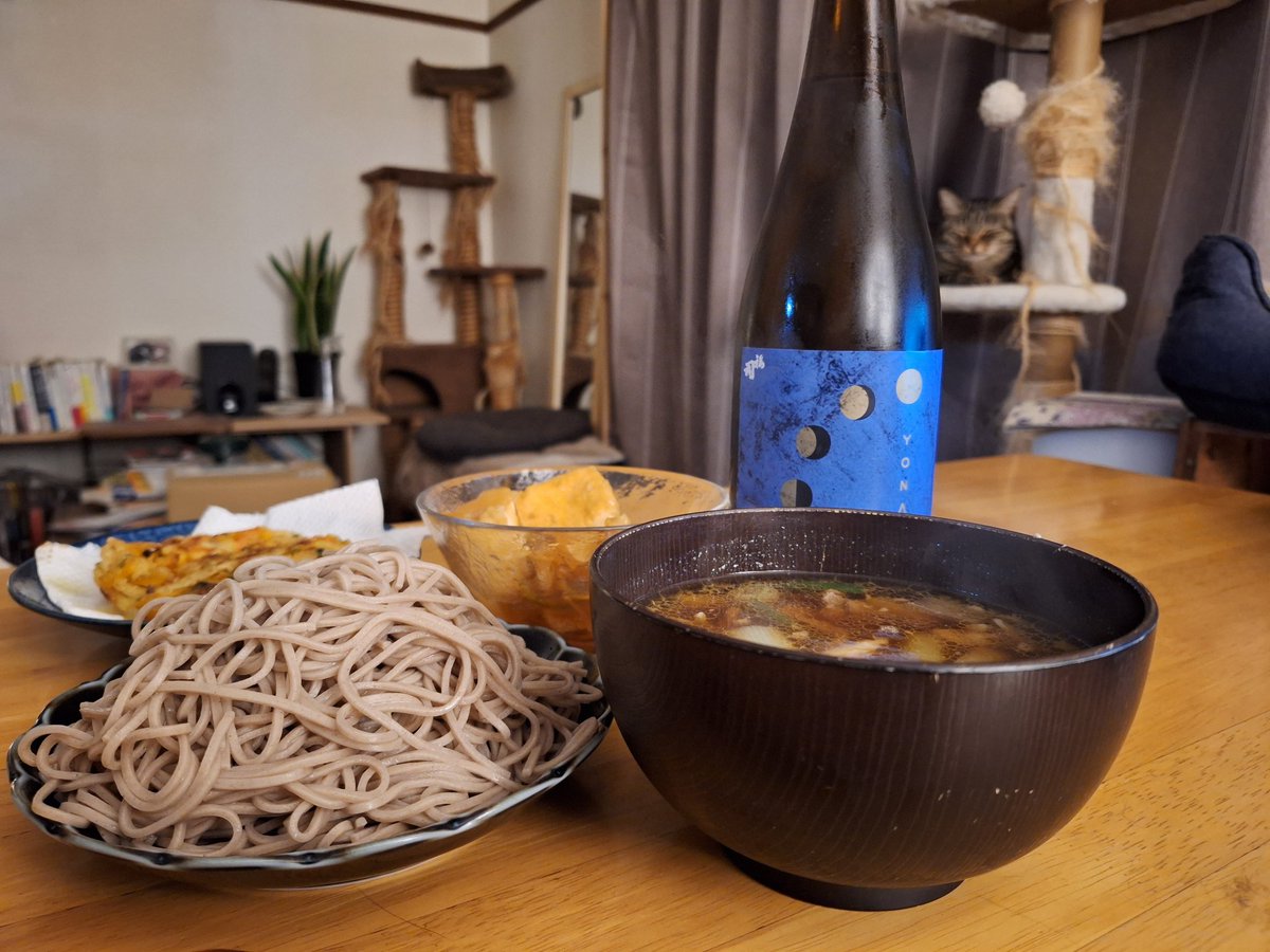 iniesta0502's tweet photo. 中秋の名月は過ぎましたが、今晩はかき揚げ蕎麦とYONAGAで乾杯
#福司 #YONAGA https://t.co/FC80IJEClB