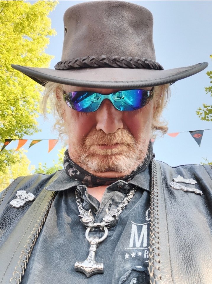 JoeGalaxy5's tweet photo. KRASS! What a fucking bullschit😬☠️🤦🏼‍♂️!
Enjoy your Sunday calm &amp; safe🏍💥💨🔥🔥🔥💯..!
YOBCGBFJ &amp; nice day, 😎💪🏻✊🏻👊🏻🤜🏻🤛🏻🤘🏻 https://t.co/mFbQ4rpZ5N