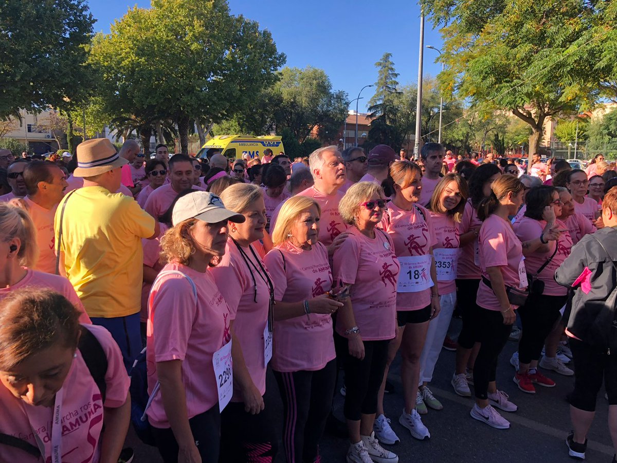 AYTO_CIUDADREAL's tweet photo. 🩷 La Marea Rosa inunda las calles de Ciudad Real.

La IX Carrera Solidaria de AMUMA reúne a más de 2.500 inscritas.

cc/ @Amuma_CR https://t.co/OP7q7ICgjy