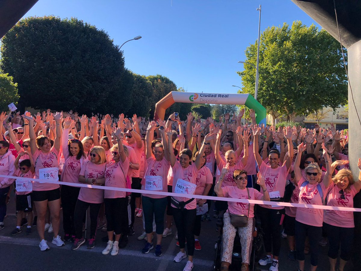 AYTO_CIUDADREAL's tweet photo. 🩷 La Marea Rosa inunda las calles de Ciudad Real.

La IX Carrera Solidaria de AMUMA reúne a más de 2.500 inscritas.

cc/ @Amuma_CR https://t.co/OP7q7ICgjy