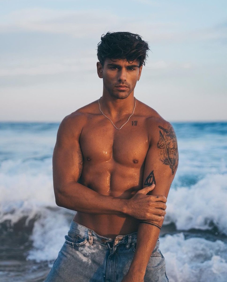 SebsStone's tweet image. Sun and Relax.

#SeductiveSunday