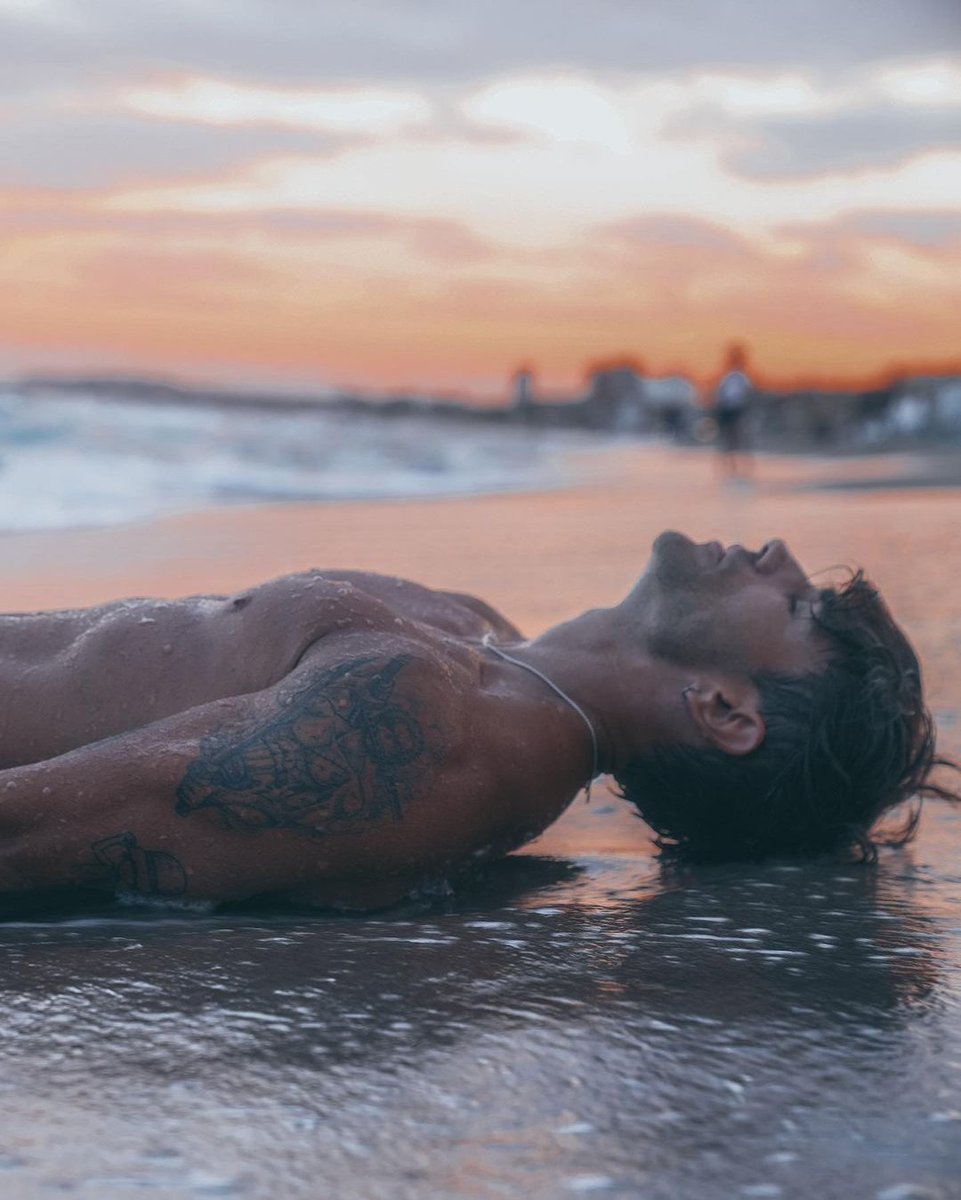 SebsStone's tweet image. Sun and Relax.

#SeductiveSunday