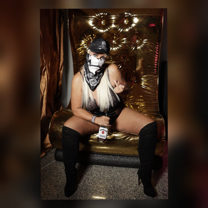 Bad Kitty 👊💸💰🔪 #fotoshooting #gangster #badwomen #dangerous #dangerouswomen #hottie #plussize #sexywomen<a href="/tag/fotoshooting"class="tags">#fotoshooting</a><a href="/tag/gangster"class="tags">#gangster</a><a href="/tag/badwomen"class="tags">#badwomen</a><a href="/tag/hottie"class="tags"><span>#hottie</span></a><a href="/tag/dangerous"class="tags"><span>#dangerous</span></a><a href="/tag/plussize"class="tags"><span>#plussize</span></a><a href="/tag/yakuza"class="tags"><span>#yakuza</span></a><a href="/tag/sexywomen"class="tags"><span>#sexywomen</span></a>