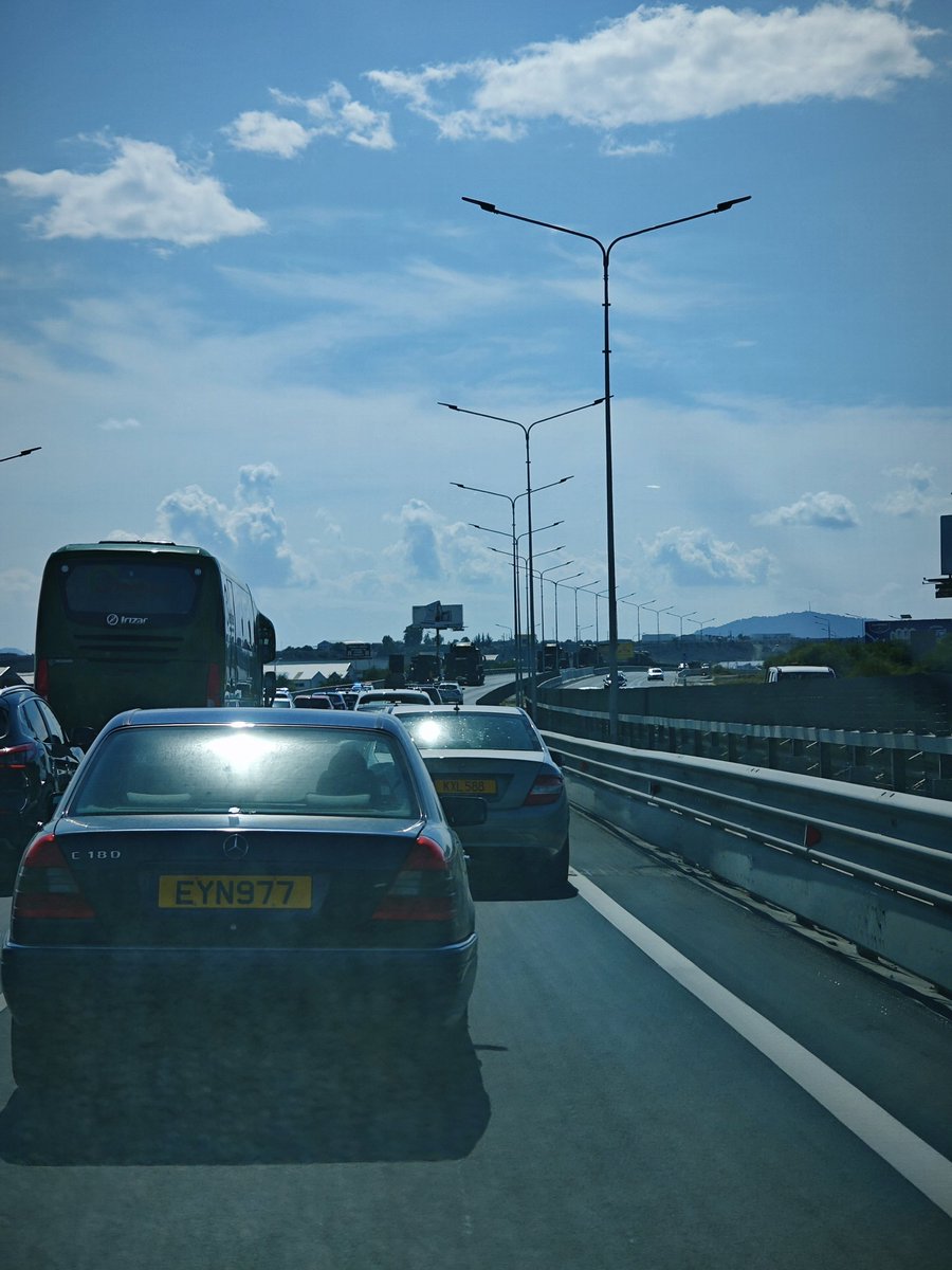 nicholasgeo's tweet photo. @Cyprus_Police Είστε απαράδεκτοι! Κλείσατε 3 λωρίδες από Λευκωσία μέχρι Κόρνο για τα άρματα. Ταλαιπωρία στο full χωρίς λόγο. Η κοινή λογική πάει περίπατο @politis_news https://t.co/2WFKBXjLnN