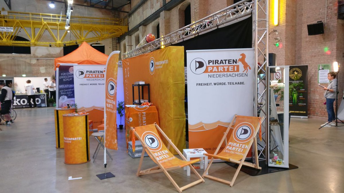 Wir haben aufgebaut und sind für euch bereit! Die #Hanfmesse beginnt!