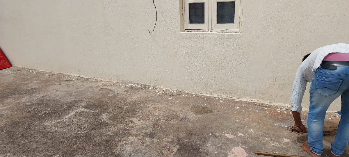 रेल विद्युतीकरण बेंगलुरु परियोजना के बग़लक़ोट  कैम्प कार्यालय में स्वच्छता पखवाड़ा के अंर्तगत अधिकारियों और कर्मचारियों द्वारा 01/10/2023 को श्रमदान