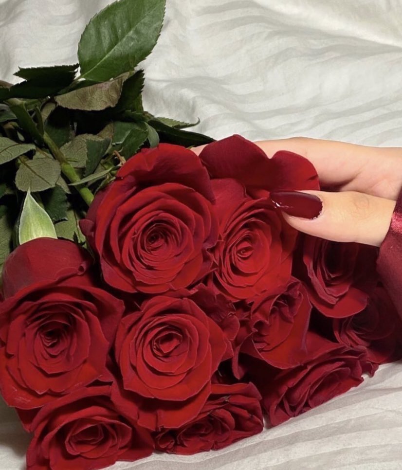 سارسل كل حروف الغرام    
       تشفع لقلبي المعذب لديك
           وأرسل معها زهور الوداد. 
                   تلقى بشوقى بين يديك
                       وتتبع خطاك في كل الدروب
   . فتنمو وتزهو على خديك
         واكتب اسمك فى كل السطور 
        تنير طريق الوصال إليك