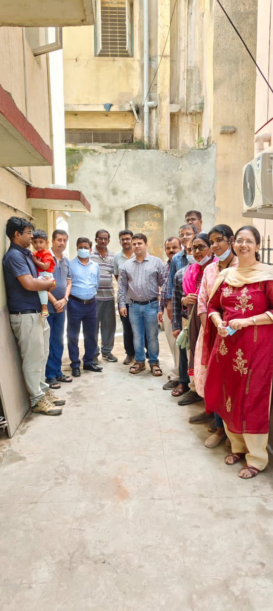 रेल विद्युतीकरण बेंगलुरु परियोजना मुख्यालय में स्वच्छता पखवाड़ा के अंर्तगत अधिकारियों और कर्मचारियों द्वारा 01/10/2023 को श्रमदान