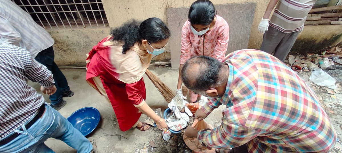 RE_Bengaluru's tweet photo. रेल विद्युतीकरण बेंगलुरु परियोजना मुख्यालय में स्वच्छता पखवाड़ा के अंर्तगत अधिकारियों और कर्मचारियों द्वारा 01/10/2023 को श्रमदान https://t.co/9n24hpHV3a