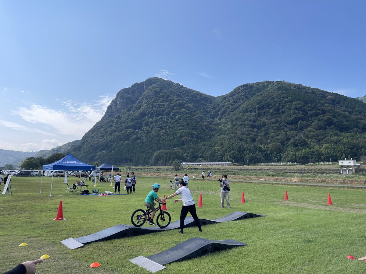 MERIDA_BIKES's tweet photo. こんにちは!
本日は川の駅伊豆城山のオープニングセレモニーが開催されました!
新しく出来た施設ではオフロードコースが出来ました!
MERIDA X BASEでレンタルした最新バイクでもコースをご利用いただけます!
是非お越しくさださい!
#メリダ
#merida
#meridabike
#川の駅伊豆城山
#伊豆の国市 https://t.co/YUGHPF1SvJ