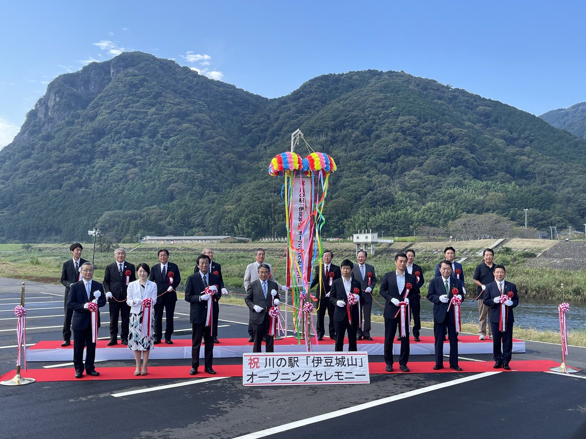 MERIDA_BIKES's tweet photo. こんにちは!
本日は川の駅伊豆城山のオープニングセレモニーが開催されました!
新しく出来た施設ではオフロードコースが出来ました!
MERIDA X BASEでレンタルした最新バイクでもコースをご利用いただけます!
是非お越しくさださい!
#メリダ
#merida
#meridabike
#川の駅伊豆城山
#伊豆の国市 https://t.co/YUGHPF1SvJ