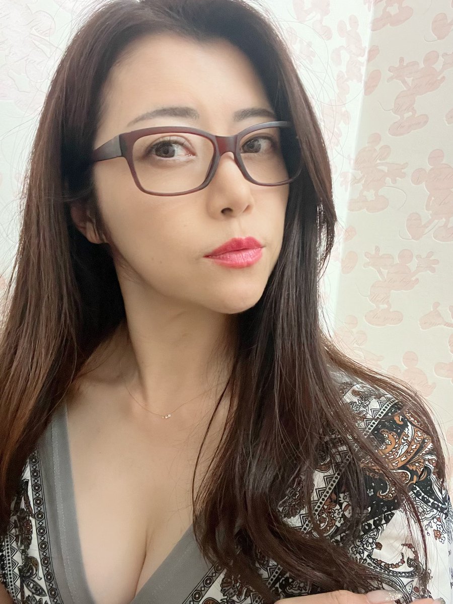 「10月1日はメガネの日」って今朝TVで聴こえてきたから、団体撮影会のとある衣装で、メガネかけました👓
反射しないようにレンズ抜きですよ♪

東京まさお撮影会にいらして下さった皆様ありがとうございました^_^
来月は11月4日開催！
個撮は満枠です。団体撮影会の先行予約はまさお撮影会の店長迄⭐︎ https://t.co/14liVDvh7b