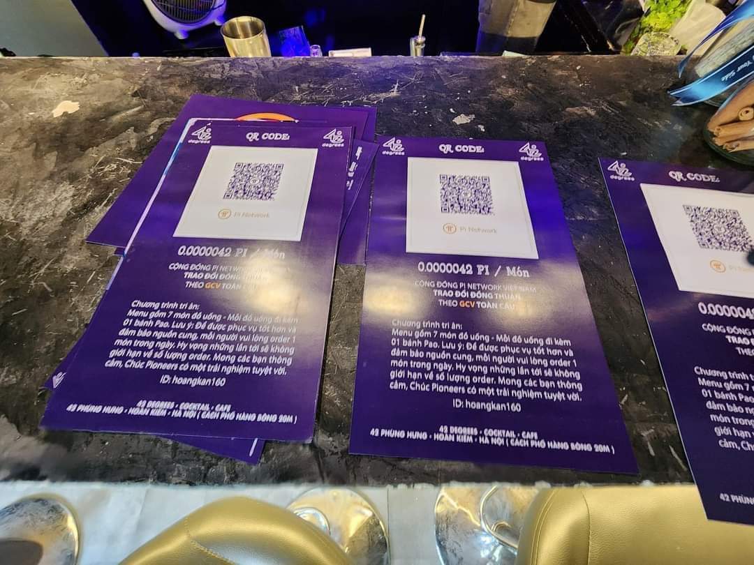 Thuynguyen1337's tweet photo. Sáng 01/10/2023. Thực chiến cà phê trả bằng Pi tại quán 42 Phùng Hưng, Hà Nội. Thợ mỏ đến thưởng thức đông như quân Nguyên.
5 tên Dream Team ăn 1 bánh bao nhân thịt trứng cút + uống 1 đồ uống hết 0,000021 Pi. #pihanoi #picaffe #skpi https://t.co/t49vaQow95