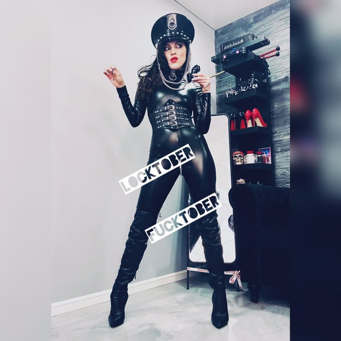 We start in #October1 and end in #September ? 😏 Rune, you owe me this one ! For signing up you may make<a href="/tag/october1"class="tags">#October1</a><a href="/tag/september"class="tags">#September</a>