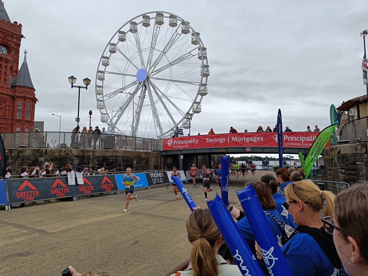 Cheering all the legends for <a href="/MindCharity/">Mind</a> at #cardiffhalfmarathon