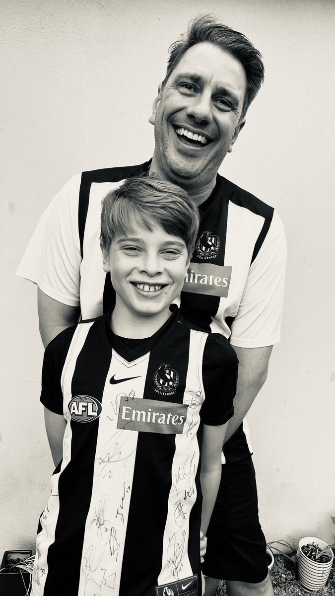 MagpieWillow's tweet photo. The smiles say t all. ⁦@CollingwoodFC⁩  #madeitlegendary https://t.co/dLLhJItnvW