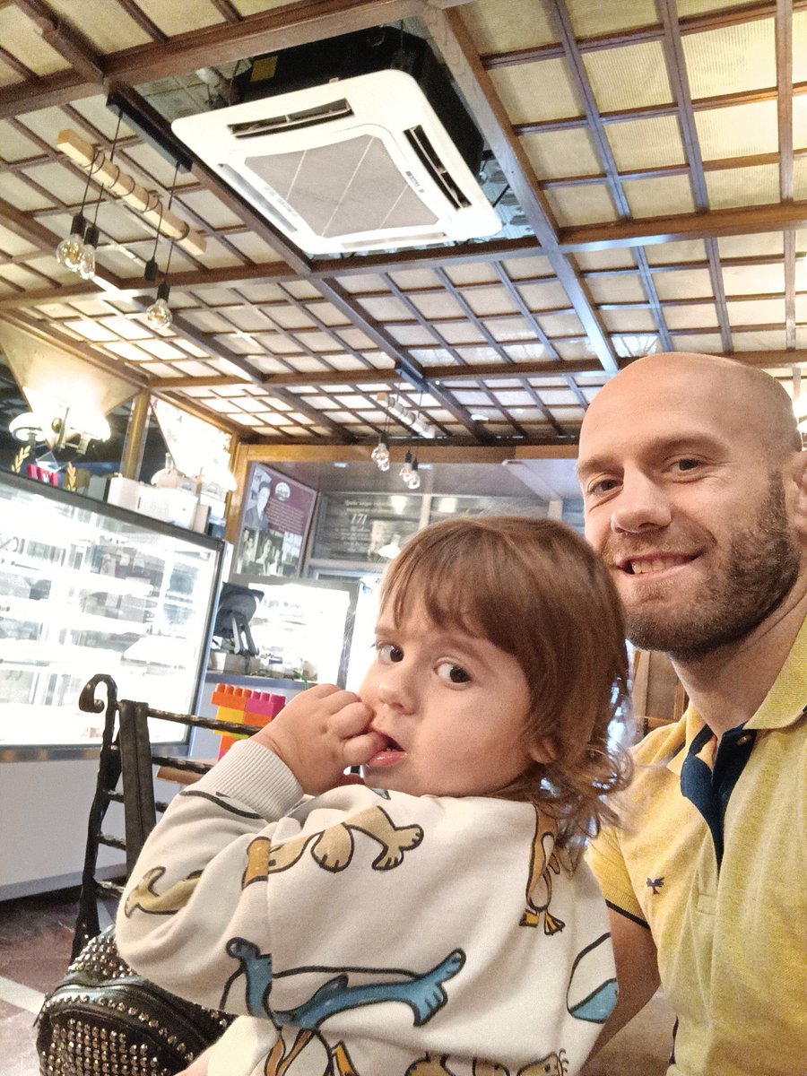 sl_maksimovic's tweet photo. Chilling Sunday in the best 🍰 shop https://t.co/2g6XhTEaLr
