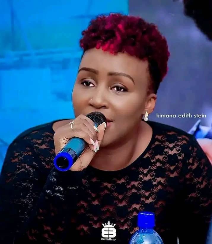 MagazineJimbere's tweet photo. ✍🏾 Abaririmvyi bazoronka akarusho kadasanzwe igihe icegeranyo cashikirijwe n'ikigo #OBDA kizoshirwako umukono
👤 Ndayishimiye Olivier a.k.a Krazzi Bright, asanzwe ari umuhinyanyuzi w'indirimbo (producteur) akaba ari nawe muyobozi w'ishirahamwe ry'abaririmvyi mu #Burundi (Amicale des musiciens du Burundi) amenyesha ko gushira umukono ku mategeko azigama ibikorwa vyabo bizotuma abaririmvyi bo mu Burundi bashobora gutezimbere impano zabo zo gukora #umuziki, kuko bazoshobora kuronka amafaranga avuye ku ndirimbo bakoze atanzwe n'abazivuza bari mu mice itandukanye
📝 Kimana Edith Stein asanzwe ari umworoshabikorwa (manager) mu ruganda rwa @bantubwoyent amenyesha ko barindiranye igishika iyubahirizwa n’ishirwa mu ngiro ry’ayo mategeko, kuko azotuma abanyamuziki b'abarundi baca bamenyekana cane (soma inkuru yose hano ▶️ https://t.co/Z4SeGWq4IU)
🤔 Basomyi, muriteguriye kurihira ibikorwa mvabwenge mukoresha kugira abahinga bavyo nabo bashikirwe ?
#artiste #Jimbere