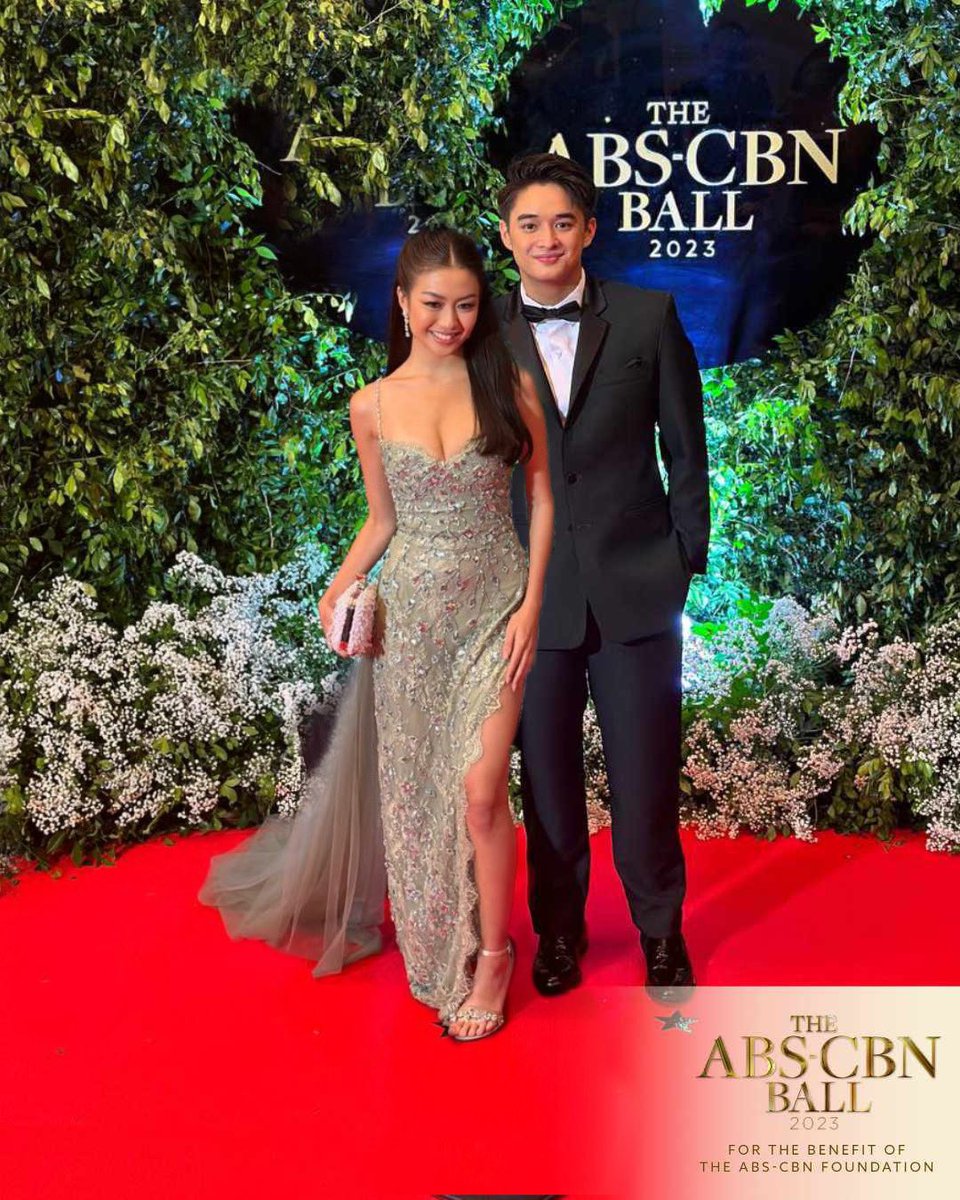 Waiting for their pic together.💚

#AshLance