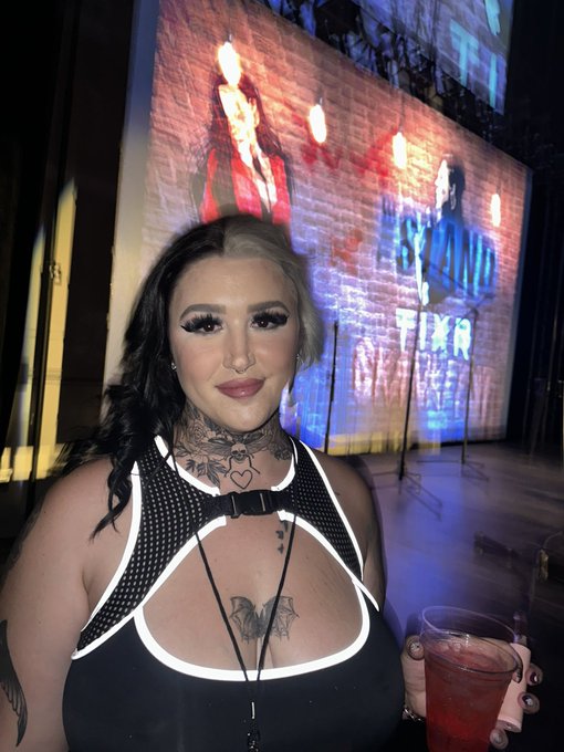 I got to be a judge on The Naked Roast with @ZacIsNotFunny @EllisMate &amp; @ChrisFromBklyn and it was the<a class="tags" target="_blank" title="On Twitter" href="/?out=eyJ0eXAiOiJKV1QiLCJhbGciOiJIUzUxMiJ9.eyJpYXQiOjE3MjIzNzM1MzAsImlzcyI6InR3cG9ybnN0YXJzLmNvbSIsIm5iZiI6MTcyMjM3MzUzMCwiZXhwIjoxNzUzOTA5NTMwLCJyZWRpcmVjdF91cmwiOiJodHRwczovL3R3aXR0ZXIuY29tL1phY0lzTm90RnVubnkifQ.ygUEgz0ziki-TO3_VPMELlm57bVtDcFvs6oEuE-jCiIhdUUKUQc-le6cyOCmFsKE1fU7Sxp8xQ_F71CMLoKN6Q">@ZacIsNotFunny</a>
