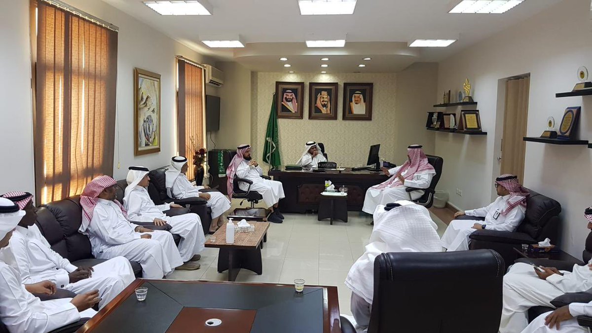 #اليوم | 

مدير عام #تعليم_مكة المكرمة يزور ثانوية عين جالوت؛ للاطلاع على سير العملية التعليمية، وزار الفصول الدراسية  والتقى بالهيئة التعليمية والادارية مؤكدًا حرص الإدارة على دعم المدرسة لأداء رسالتها  السامية لإعداد جيل يسهم في خدمة الوطن.

كما زار مكتب التعليم في الشوقية