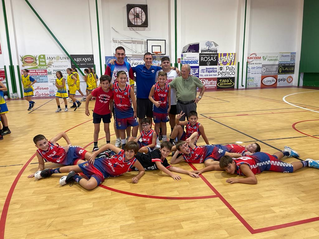 CB_LaZubia's tweet photo. Foto de familia de los equipos Alevín Masculino. 

#TuSuperCanteraCBLZ https://t.co/UoI0DjiIcp