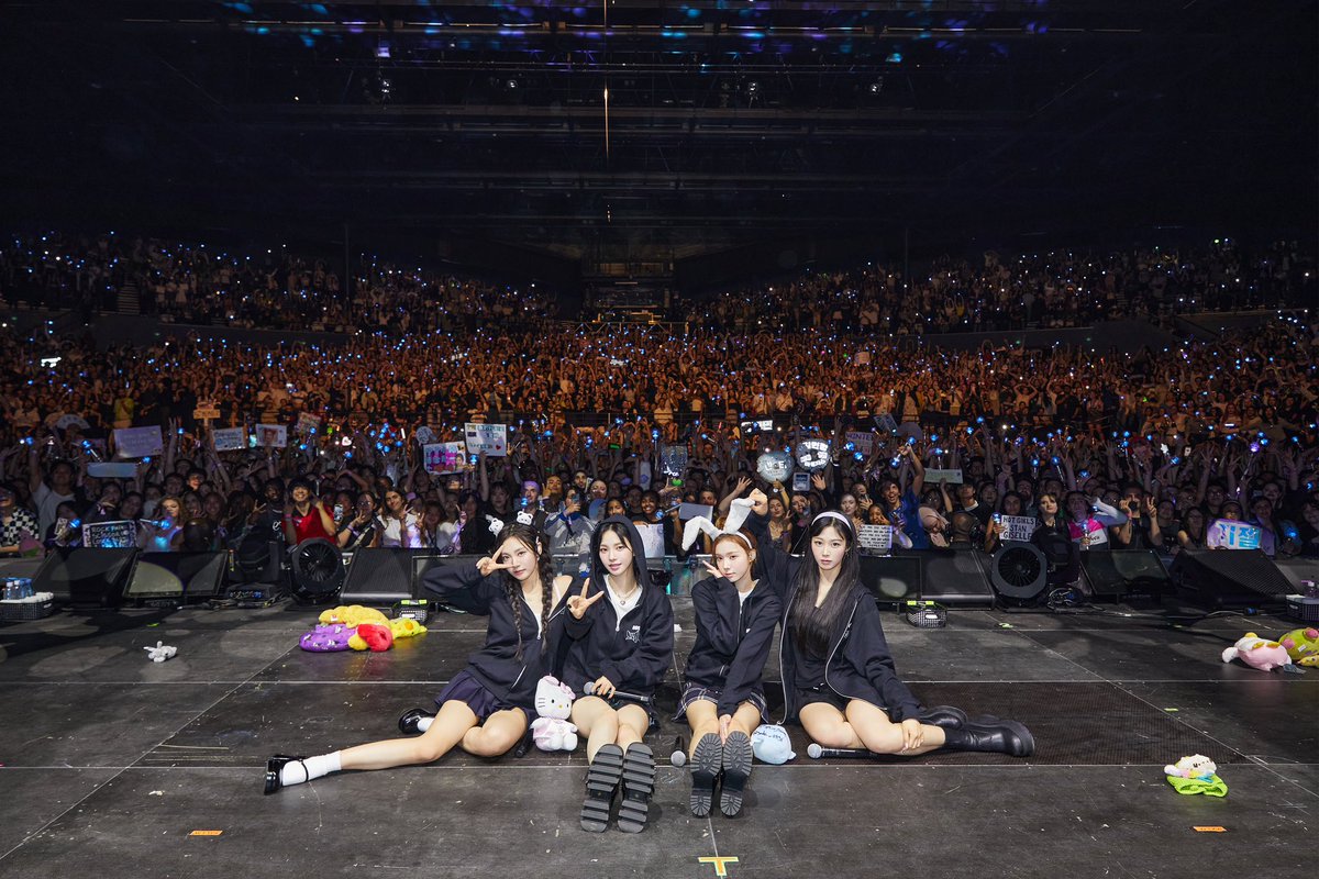 aespa LIVE TOUR 2023 'SYNK : HYPER LINE' in Paris
Je t'aime MYs💙🤍❤️

#aespa #에스파 #SYNK_HYPERLINE
#aespa_SYNK_HYPERLINE_inPARIS
#aespaLIVETOUR2023_SYNK_HYPERLINE_inPARIS
