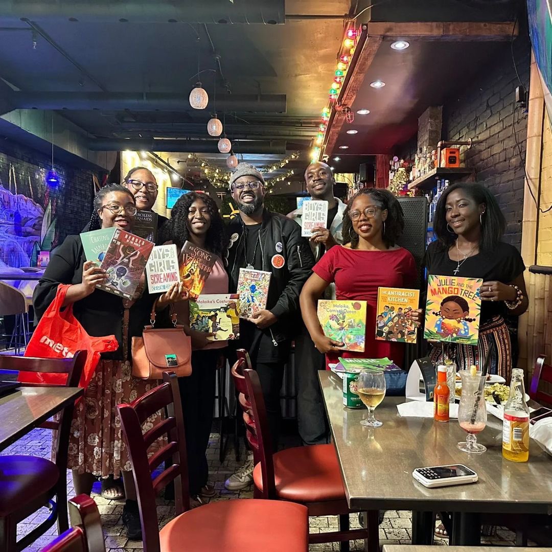 When I found out #NYTbestselling #award-winning author @kwamealexander was coming to #Toronto to present in the @festofauthors, I knew what time for a gathering of #BlackCanadian #kidlit #mglit and #yalit creators. 

Read more here: instagram.com/p/Cx13nWpsbZ3/…

@RealJerkToronto