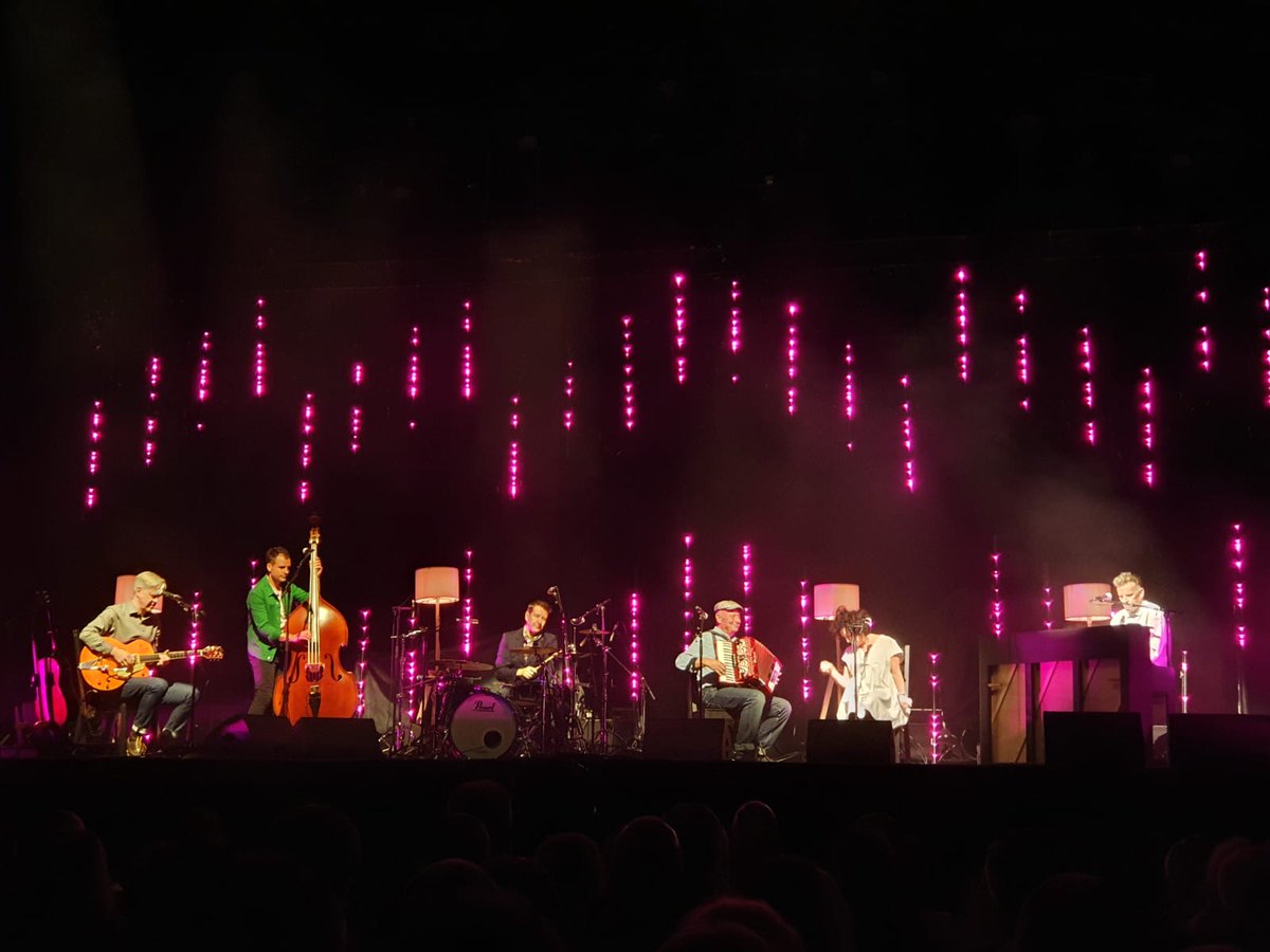 CuriousMama4's tweet photo. @rickyaross Thanks for a brilliant show. I loved every minute: I hope you all did too.  Fantastic to hear Your Town and Keep Me In Your Heart was such a tender way to end. I will. https://t.co/XZ5bHMaBT6