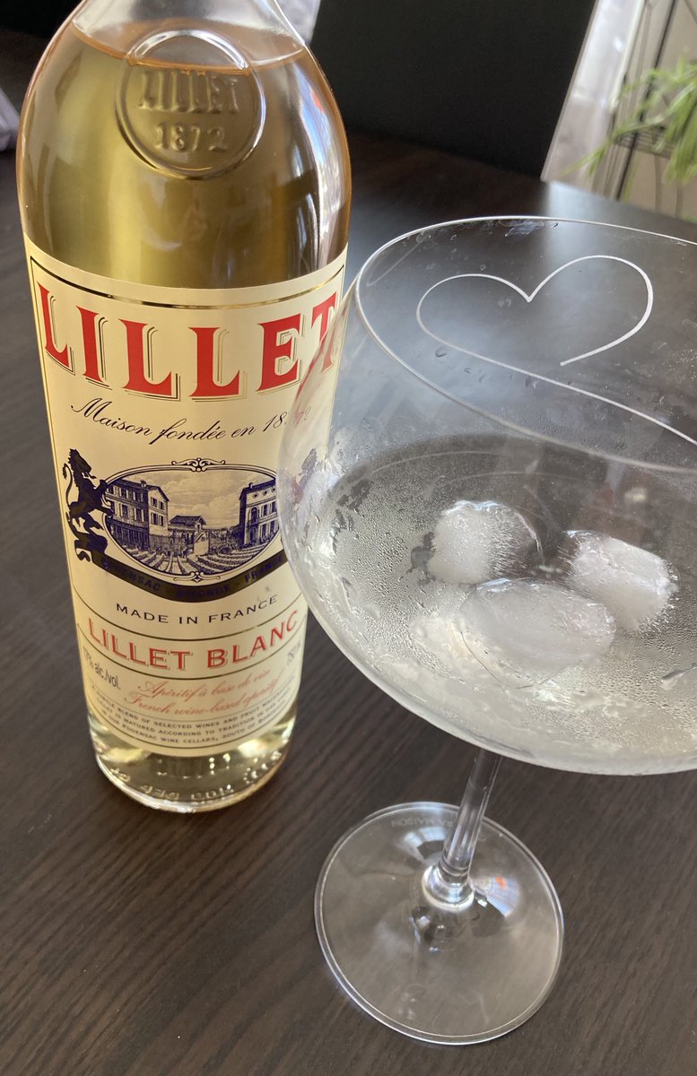 KrisBlackRose's tweet image. Happy #Sunday my friends! Sunday #vibes with my Vesper #coctail #007 #jamesbond with my fave ⁦@Lillet1872⁩ blanc 🍸