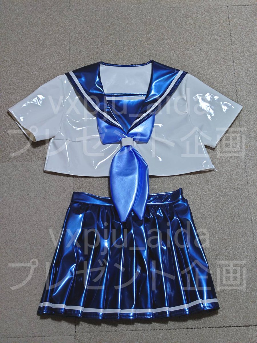 vxpju_aida's tweet photo. ✨プレゼント企画✨
フォロワーの方２，５００名超えを記念して、エナメルへそ出しセーラー服を抽選で１名様にお譲りします！
※送料＋手数料をご負担いただきます🙇🏻‍♀️

✨応募方法
①このアカウント（@vxpju_aida）をフォロー
②このポストをリポスト

✨応募期間
〜１０月３１日２３：５９まで

⚠️注意事項を全て読んだ上でご応募してください⚠️

⚠️注意事項⚠️
＜衣装について＞
素人製のため作りに粗があり、業者製ほどのクオリティはありません。
全てエナメル生地を使用して製作しています。
サイズは女性S〜M相当です。
初期不良を含めアフターサポートはありません。

＜当選発表について＞
当選者の方へはDMでご連絡します。DMの受信可能な設定をお願いします。
当選のご連絡から24時間以内にご返信が無い場合は、当選は無効となります。

＜お譲りについて＞
匿名取引のため、お譲り方法はフリマサイト経由になります。
当選者の方へのみ、DMにて詳細をお伝えします。
サイト内に送料＋手数料の金額（1000円）で出品を行いますので、当選者の方はそちらのページからご購入手続きをお願いします。
⚠️無料プレゼントではありません。
発送時に軽く折りたた��ので���み皺のつく可能性があります。

＜応募資格について＞
着用できない方でもご応募が可能です。
大切にしていただける方にお譲りしたいと思っています。
悲しいので転売・譲渡は禁止とさせていただきます。
⚠️転売・譲渡しないことをお約束いただける方のみご応募ください。

以上の点を全てご理解・ご了承いただいた上でご参加ください。🙇🏻‍♀️