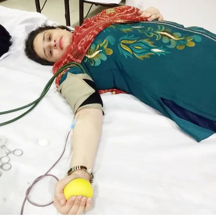 poonamankur1's tweet photo. रक्तदान महादान। 
राष्ट्रीय स्वैच्छिक रक्दान दिवस की सभी देशवासियों को हार्दिक शुभकामनाएं।
एक बार रक्तदान कर आप तीन व्यक्तियों का जीवन बचा सकते हैं। इसलिए ये दान अवश्य करना चाहिए।
#पूनम_अंकुर_छाबड़ा #Poonam_Ankur_Chhabra #Poonam_Chhabra #PAC 
#NationalVoluntaryBloodDonationDay
#raktdaanmahadaan 
#donateblood #savelife