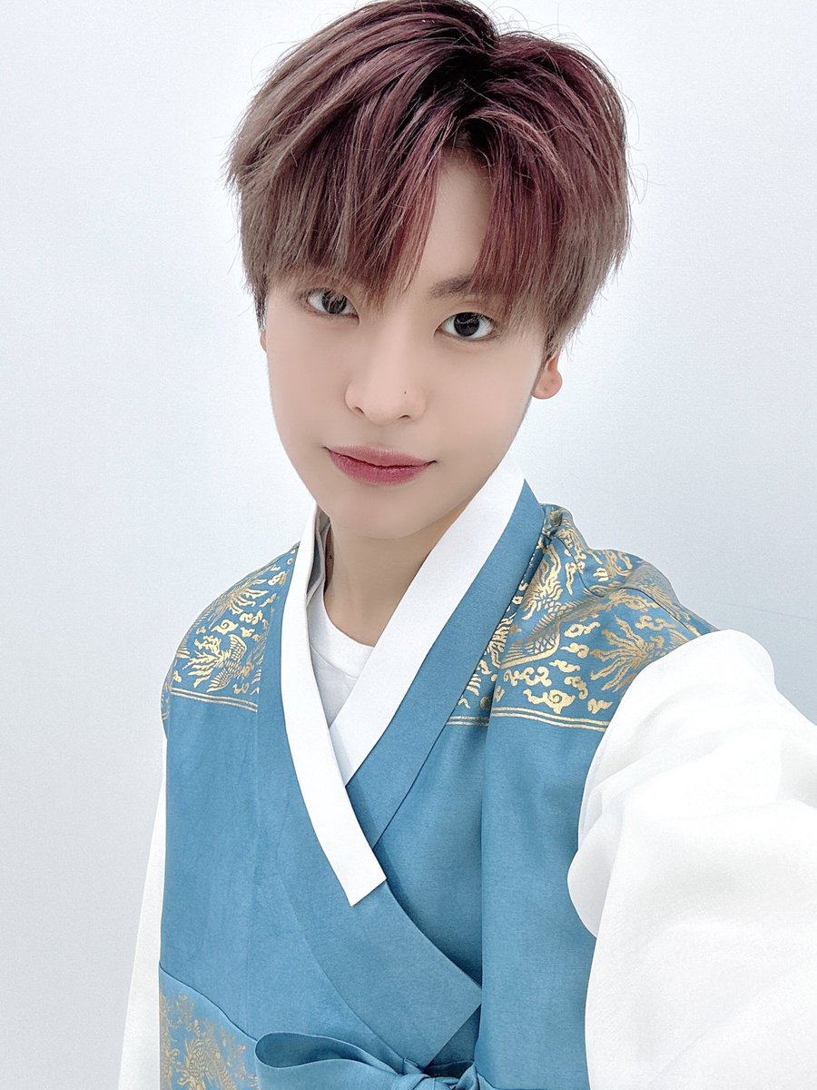 [👀] 

싸이커스와 함께 맞은 첫 추석은 어떠셨나요⁉️
로디들과 평생 함께 하고 싶은✨
싸이커스의 소원이 꼭 이루어지길 바라며🙏 
내년 추석에도 꼭 함께해요 로디☺️❣️

#xikers #싸이커스