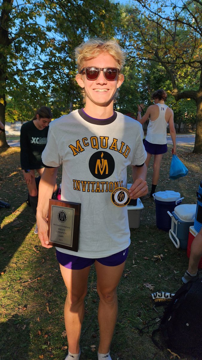 LkwdLHSXC's tweet photo. Charlie Payne won the boys Varsity Race at McQuaid. He took over the lead for good at the mile. Congratulations Charlie on a great race and win.

#PurpleReign #TKO #TheLunaticIsOnTheGrass @LkwdAthletics @Lkwd_LHS @LkwdSchools @LkwdRec https://t.co/yTAAG5fHyn