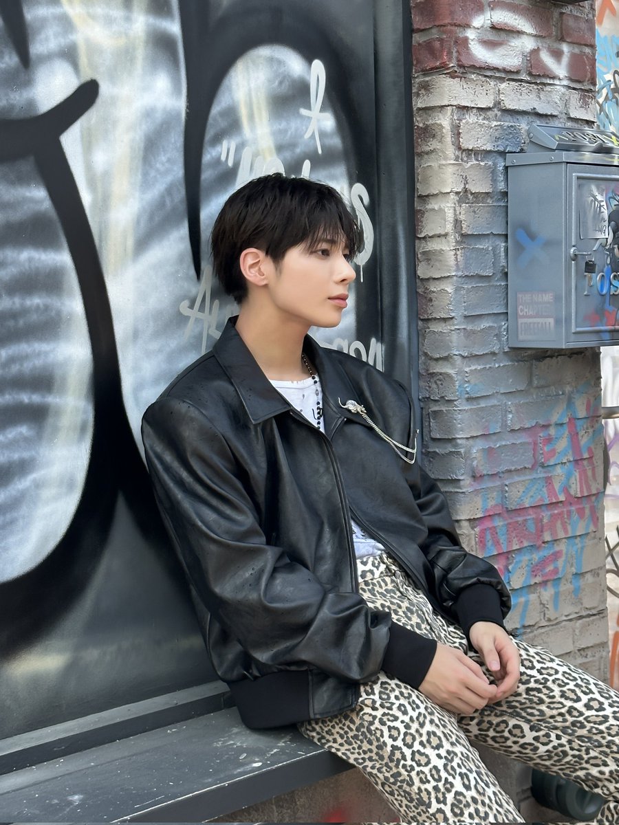 translatingTXT's tweet image. trans: pictures taken by somebody else from a third person pov! 

#TAEHYUN