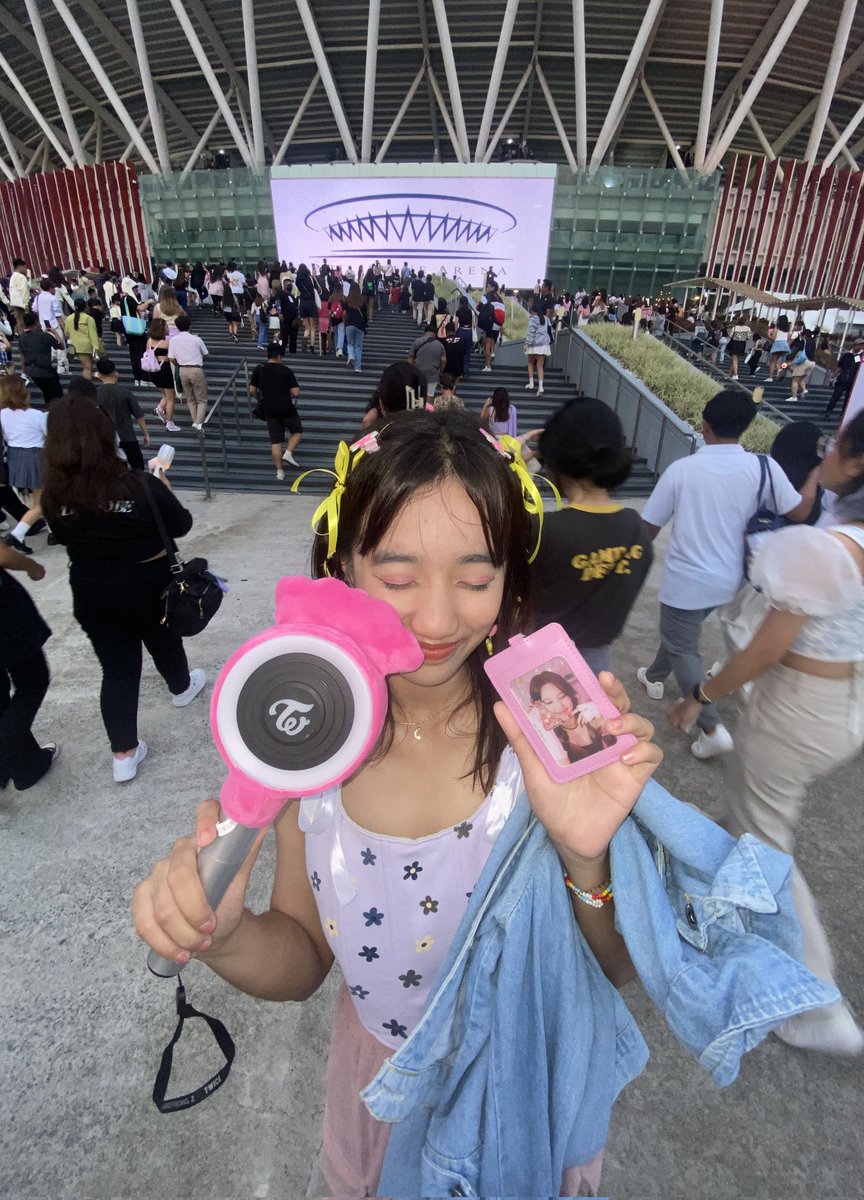 harie met bini and saw twice!!! 🦋🐰 tweet media