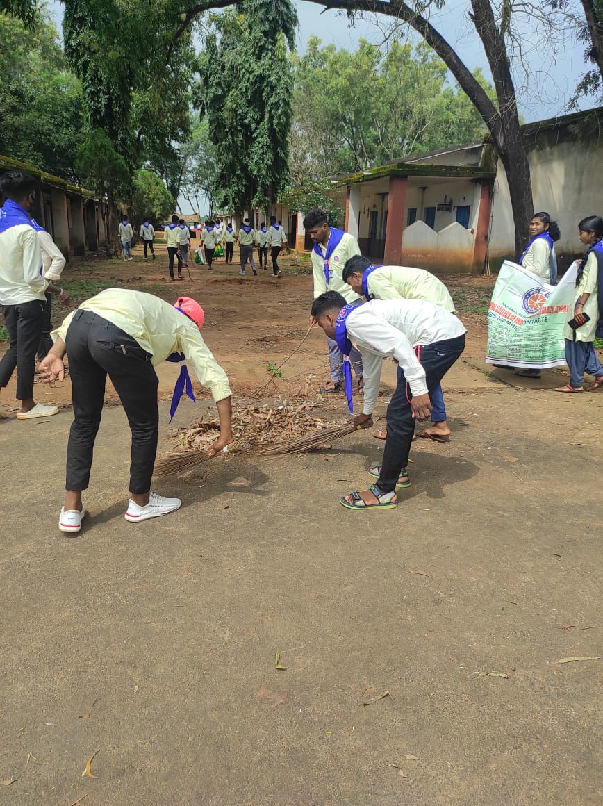 GkcetNss's tweet photo. One Hour Shramdaan for Swachhata conducted today by NSS Unit GKCET, Jeypore, Koraput, Odisha.
@nssbbsr
@YASMinistry
@NssrdD
@NssBureau
@_NSSIndia
.
#SwachhataHiSeva 
#SwachhBharat 
#SwachhtaAbhiyan 
#SwachhtaHiSeva 
#SwachhtaPakhwada 
#SwachhBharatMission 
#SwachhataHiSewa https://t.co/3zTw93lBms