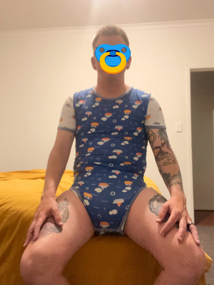 DiaperADL's tweet photo. Safely locked away in chastity and thick diapers! #teamlocked #doublediapers https://t.co/zktiuLWyHQ