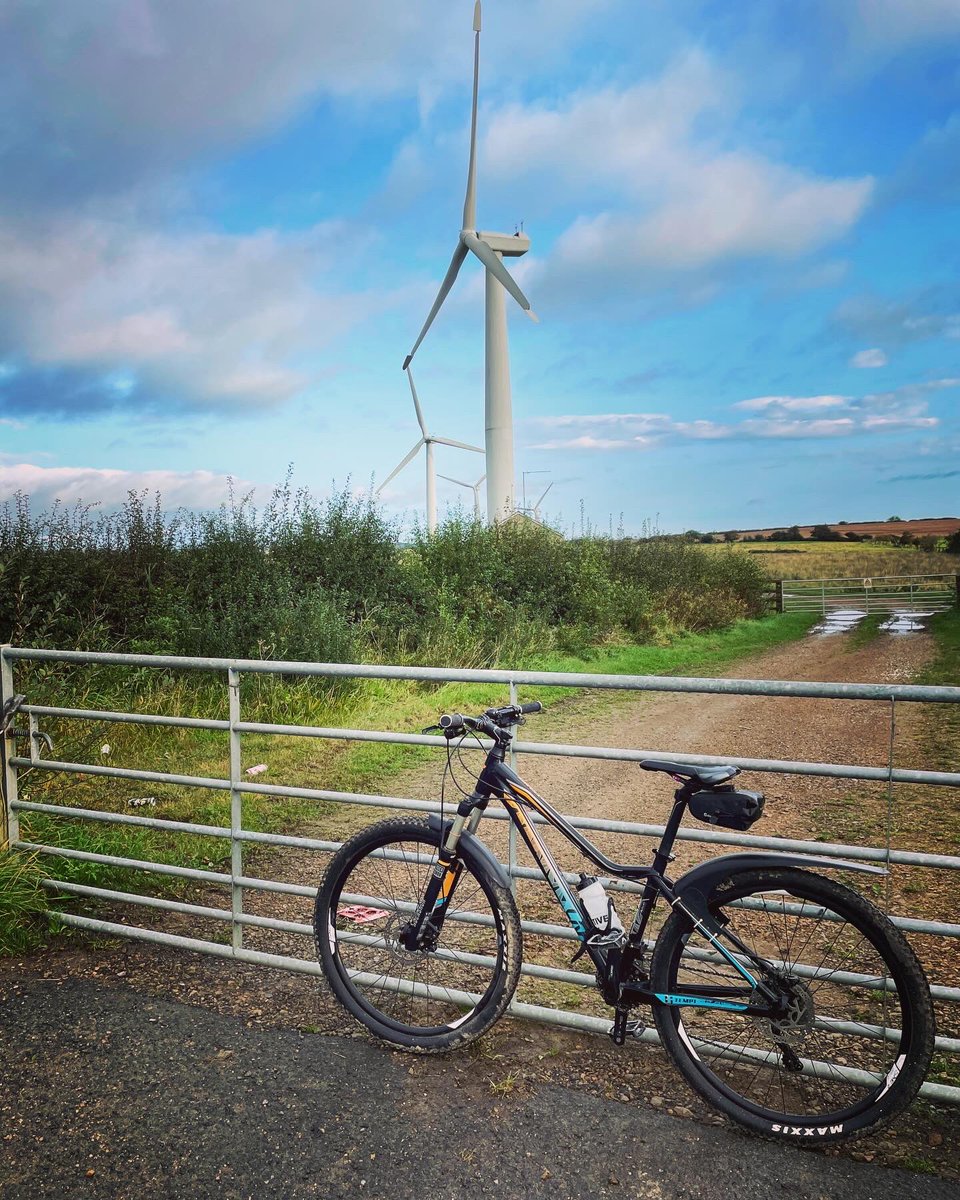 Mild morning for the bike!🚴🏻‍♀️👊🏻 #mtb #mtblife #cycling #trails #muddy #fun #autumn #happydays